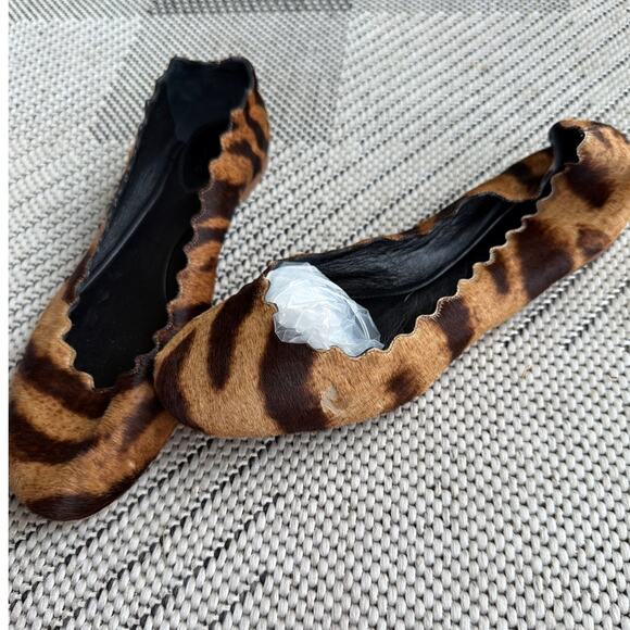 CHLOE LAUREN Women's Scalloped Ballet Flats Size 35 Brown Tiger Print Calf Hair - Picture 3 of 6